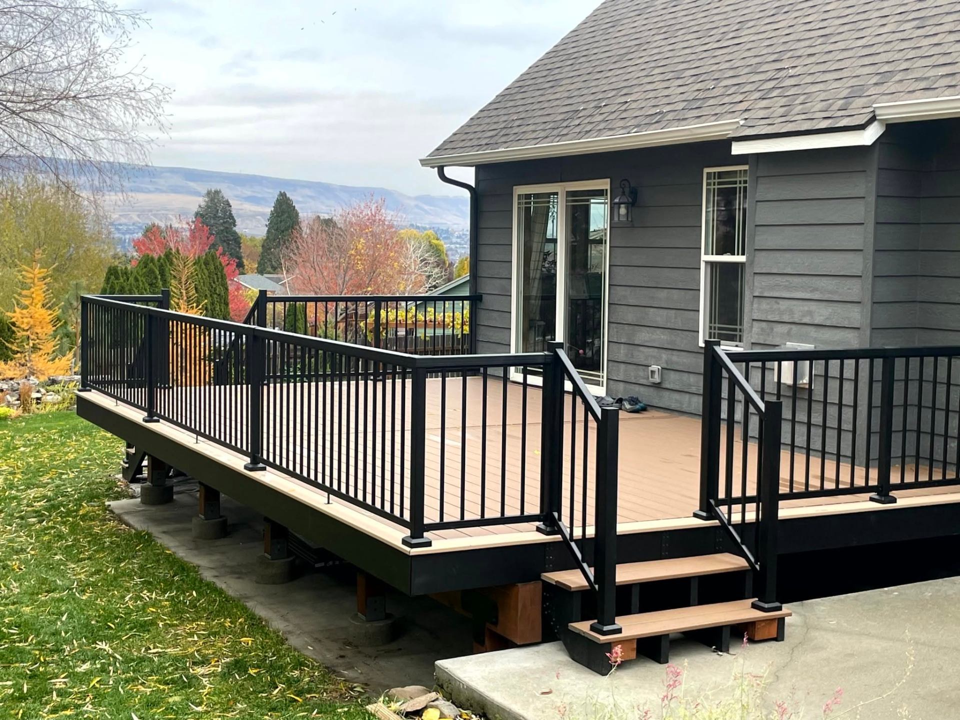Custom deck overlooking the Wenatchee Valley